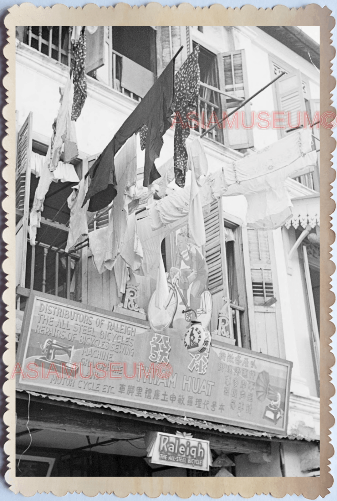 WW2 STREET SCENE STORE SIGN LAUNDRY HANG BALCONY Vintage Singapore Photo 17624