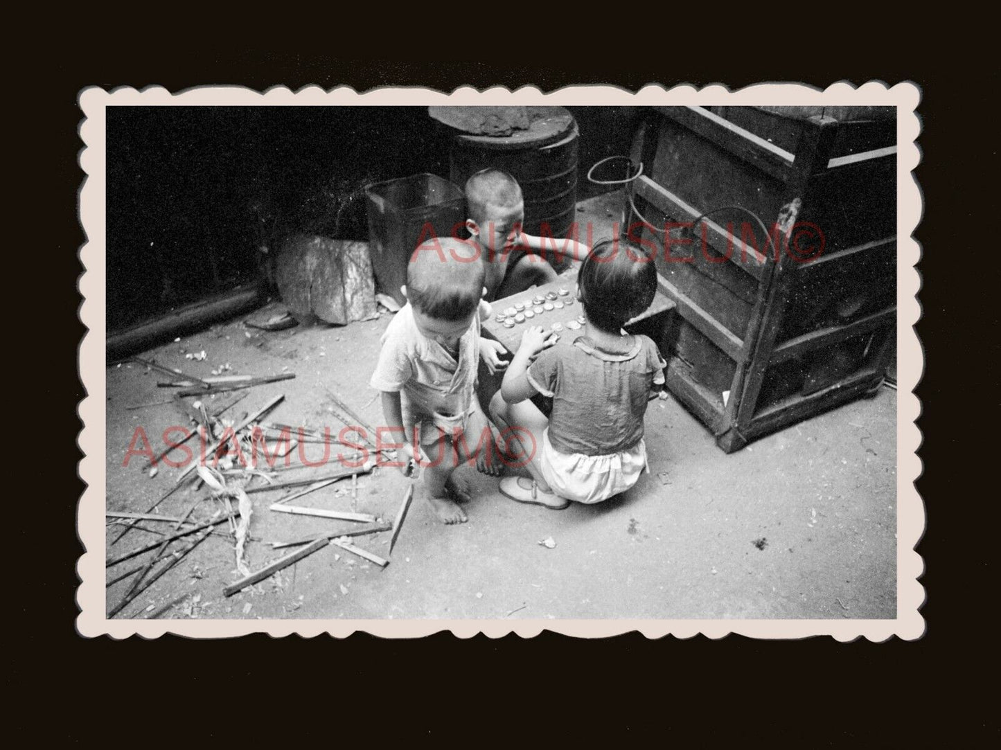 1940's Children Playing Bottle Cap Back Street old Hong Kong Photo 香港旧照片 #3006