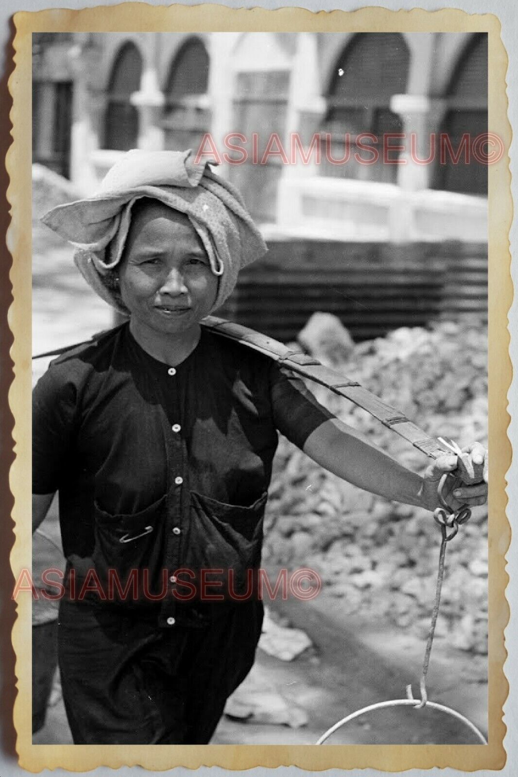 50s Vietnam SAIGON STREET SCENE WOMEN PORTRAIT FOOD VENDOR WAR Vintage Photo 969