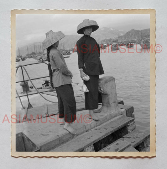 WOMEN PIER LADY ABERDEEN BOAT HOUSE HARBOR Vintage Hong Kong Photo 27225 香港旧照片