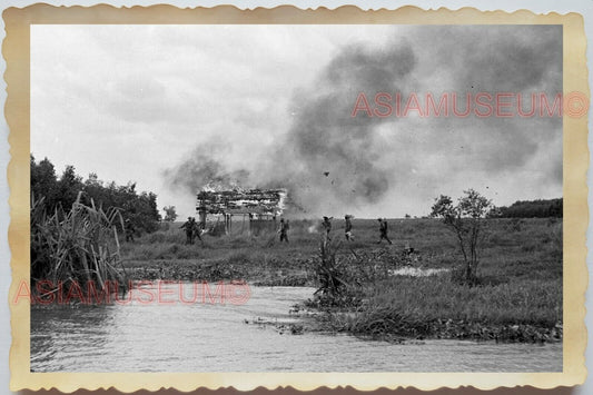 50s Vietnam SAIGON VILLAGE VIETCONG SOLDIER ARMY BOMBING  Vintage Photo #1662