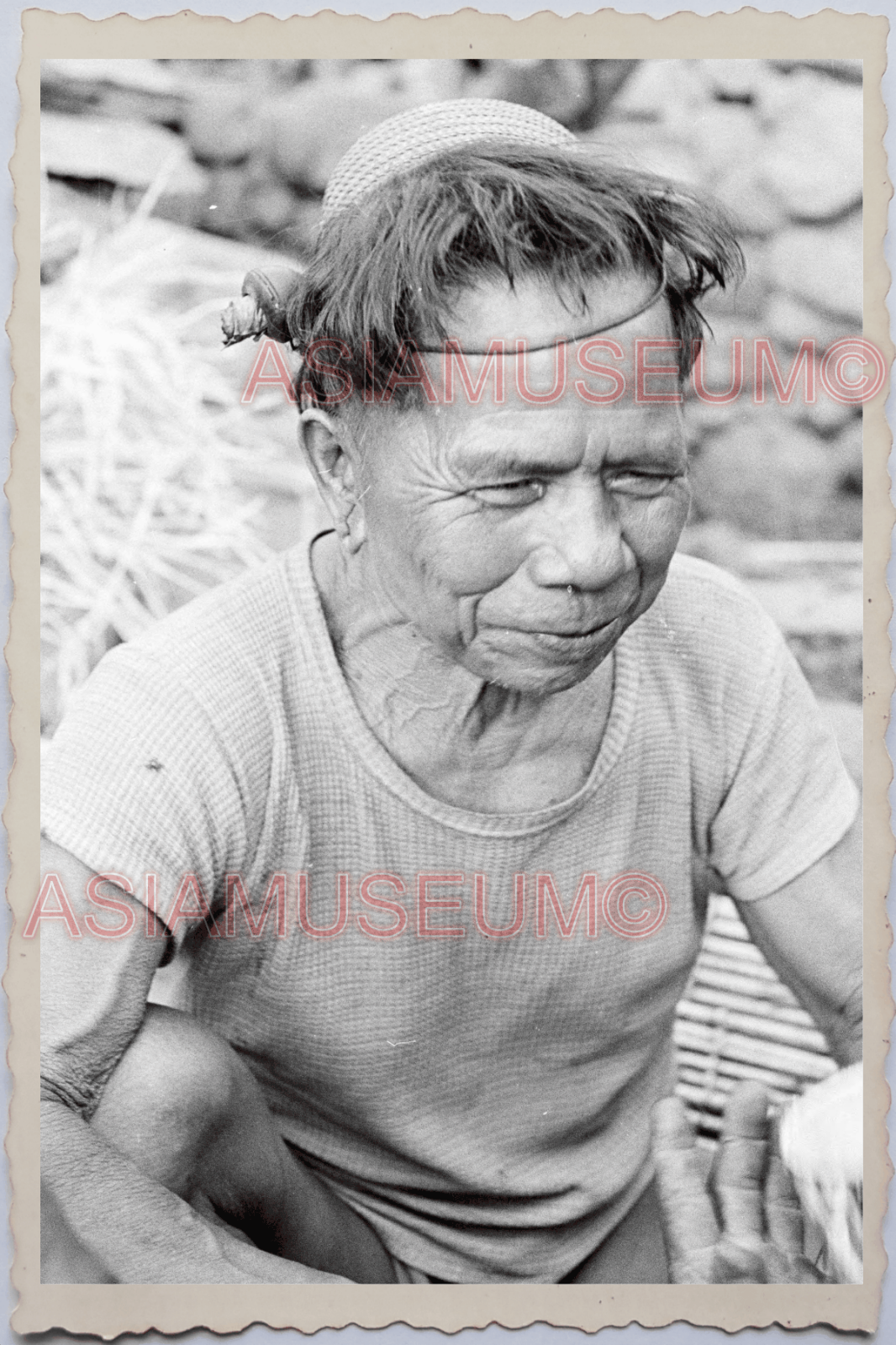 50s PHILIPPINES LUZON TRIBE CAVEMAN MAN HUT HAT HOUSE TATTOO Vintage Photo 24281