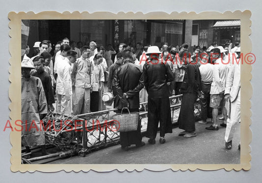 DES VOEUX ROAD QUEEN'S ROAD PARADE WOMEN B&W Vintage Hong Kong Photo 香港旧照片 03991