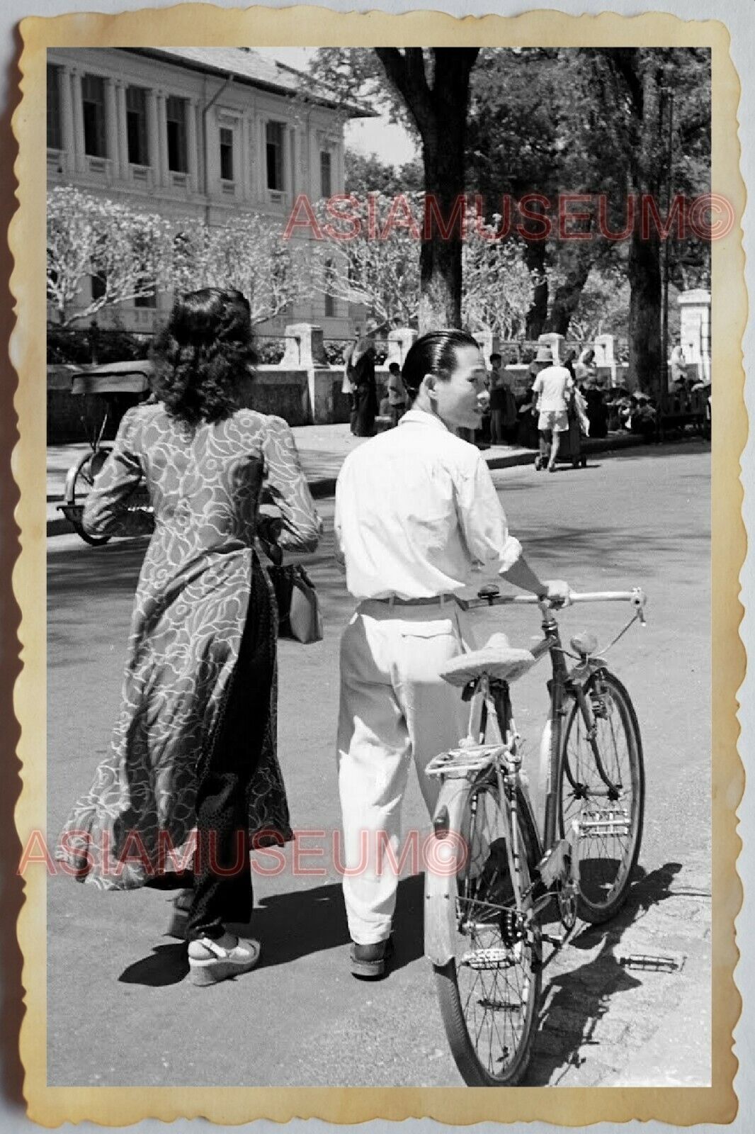 40s Vietnam War SAIGON STREET YOUNG COUPLE BICYCLE WALKING  Vintage Photo 1287