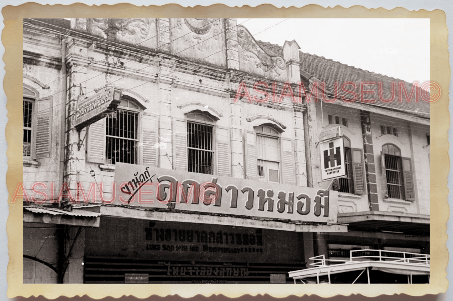 50s THAILAND BANGKOK PHOTOGRAPHIC SHOP STREET SCENE ROAD ADS Vintage Photo 28307