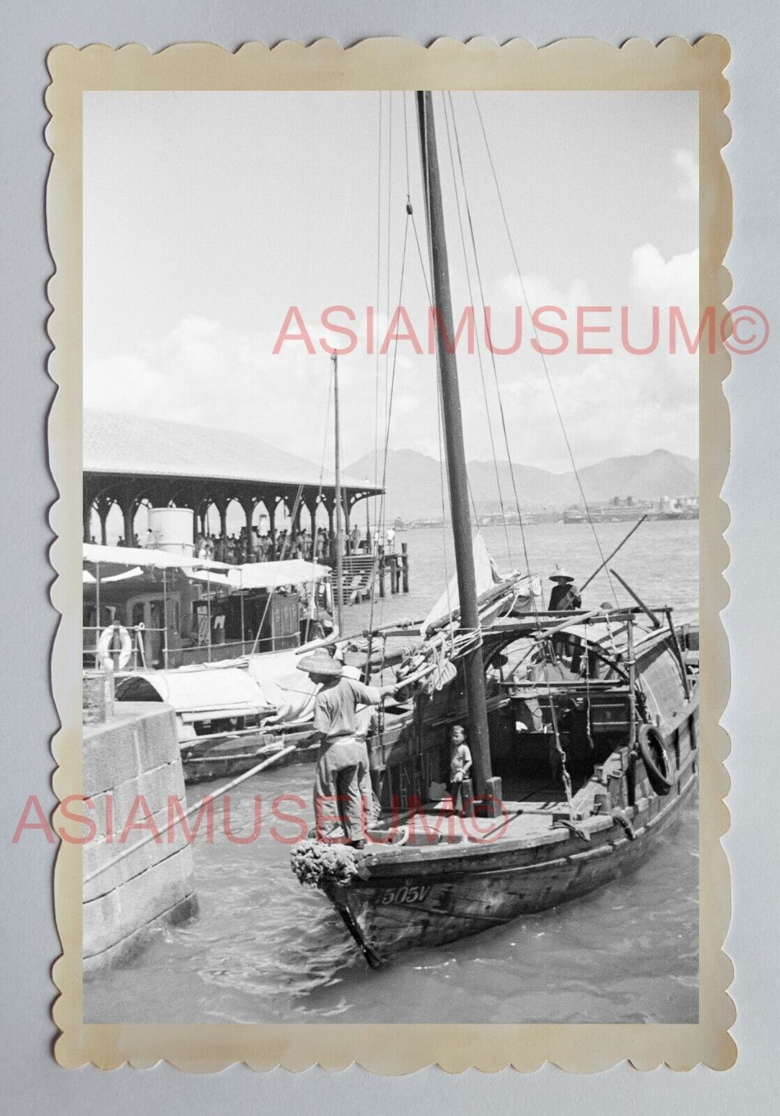 SHEUNG WAN PIER BOAT HOUSE JUNK SAIL HARBOR Vintage HONG KONG Photo 16333 香港旧照片