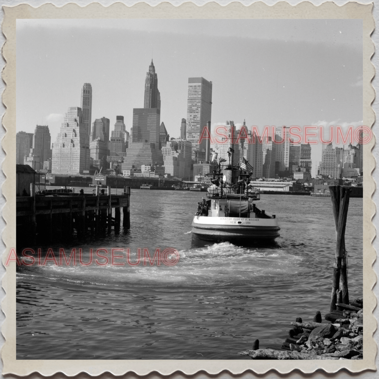 50s MANHATTAN NEW YORK CITY FERRY EAST RIVER PIER BOAT VINTAGE USA Photo 10031