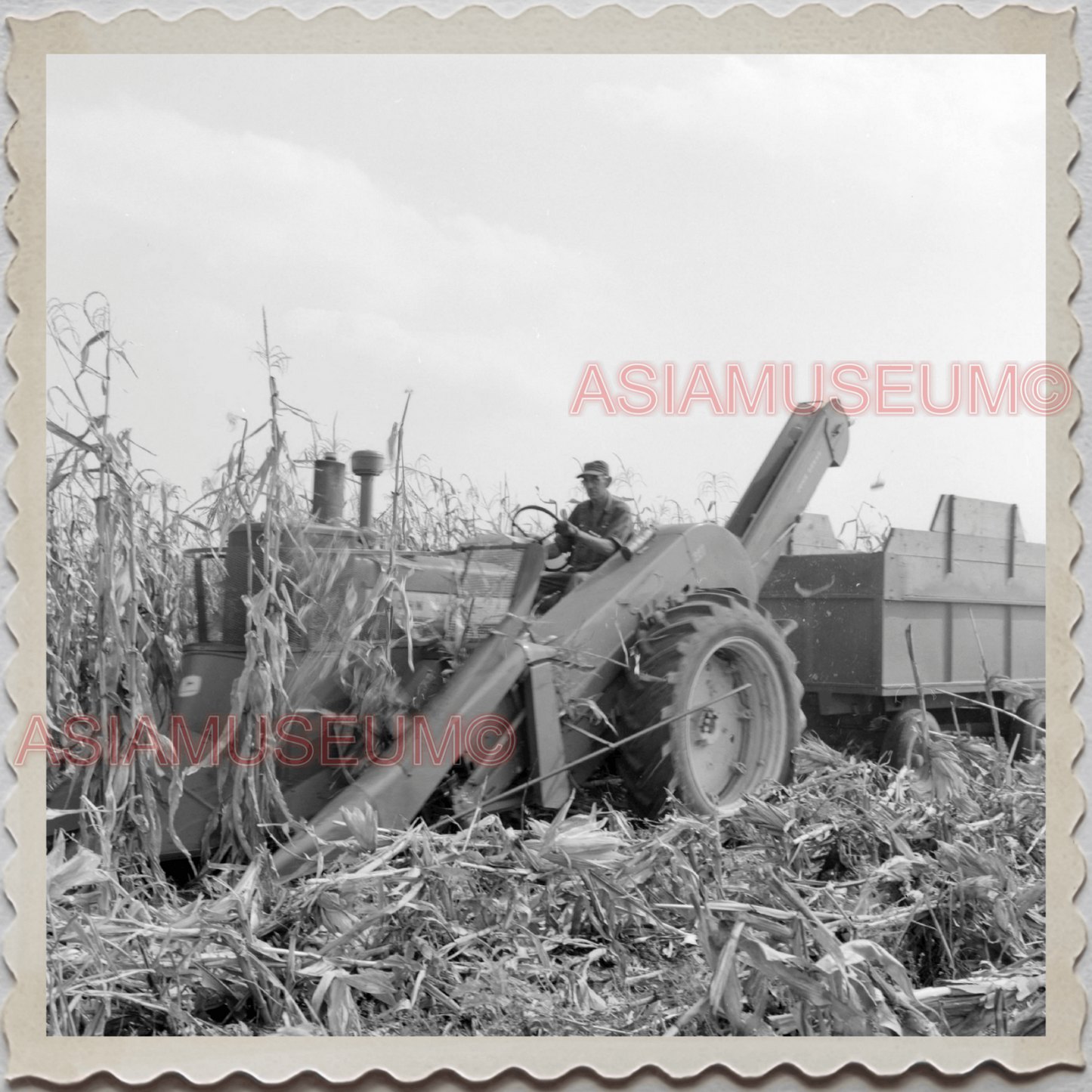 50s BLOOMINGTON MONROE INDIANA INDIANAPOLIS TRACTOR CORN FARM OLD USA Photo 9932