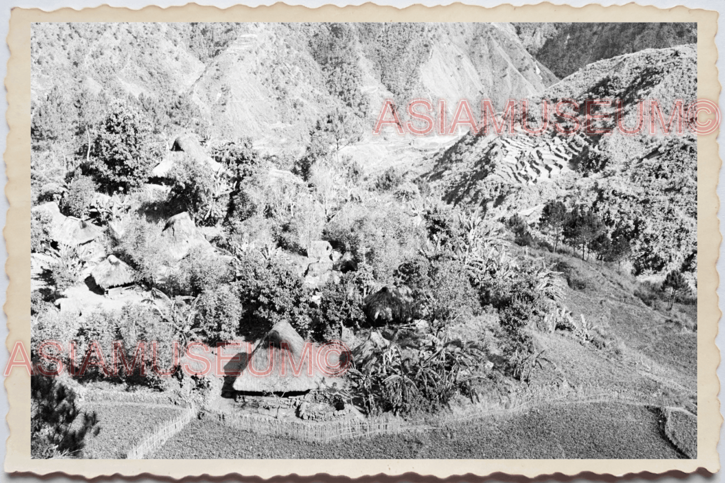 50s PHILIPPINES LUZON MOUNTAIN TRIBE HUT WOMEN HOUSE VILLAGE Vintage Photo 24232