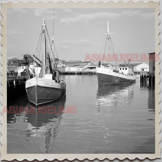 50s GLOUCESTER HARBOR ESSEX MASSACHUSETTS BOAT SHIP DOCK VINTAGE USA Photo 10276