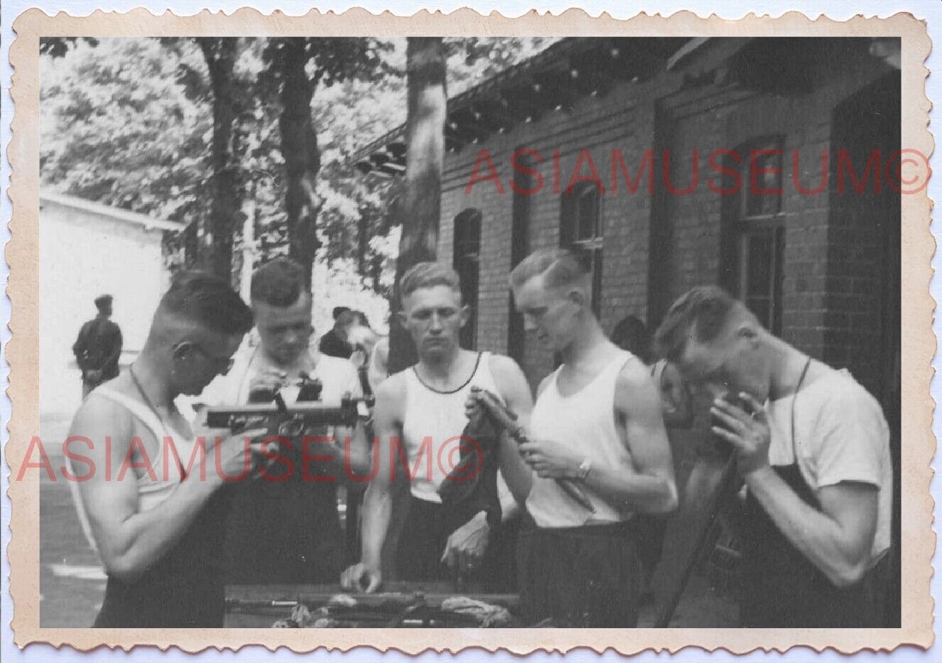 WWii D-DAY NORMANDY ARMY SOLDIER Training Camp Gun Rifle Vintage WAR Photo A034