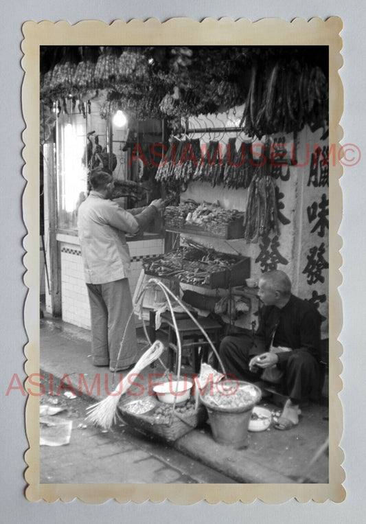 ROADSIDE SHOP DRIED FOOD SAUSAGE STREET B&W Vintage HONG KONG Photo 23529 香港旧照片