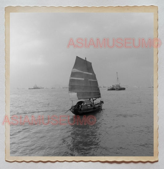 Sampan Boat House Junk Sail Victoria Harbor Vintage Hong Kong Photo 香港旧照片 27591