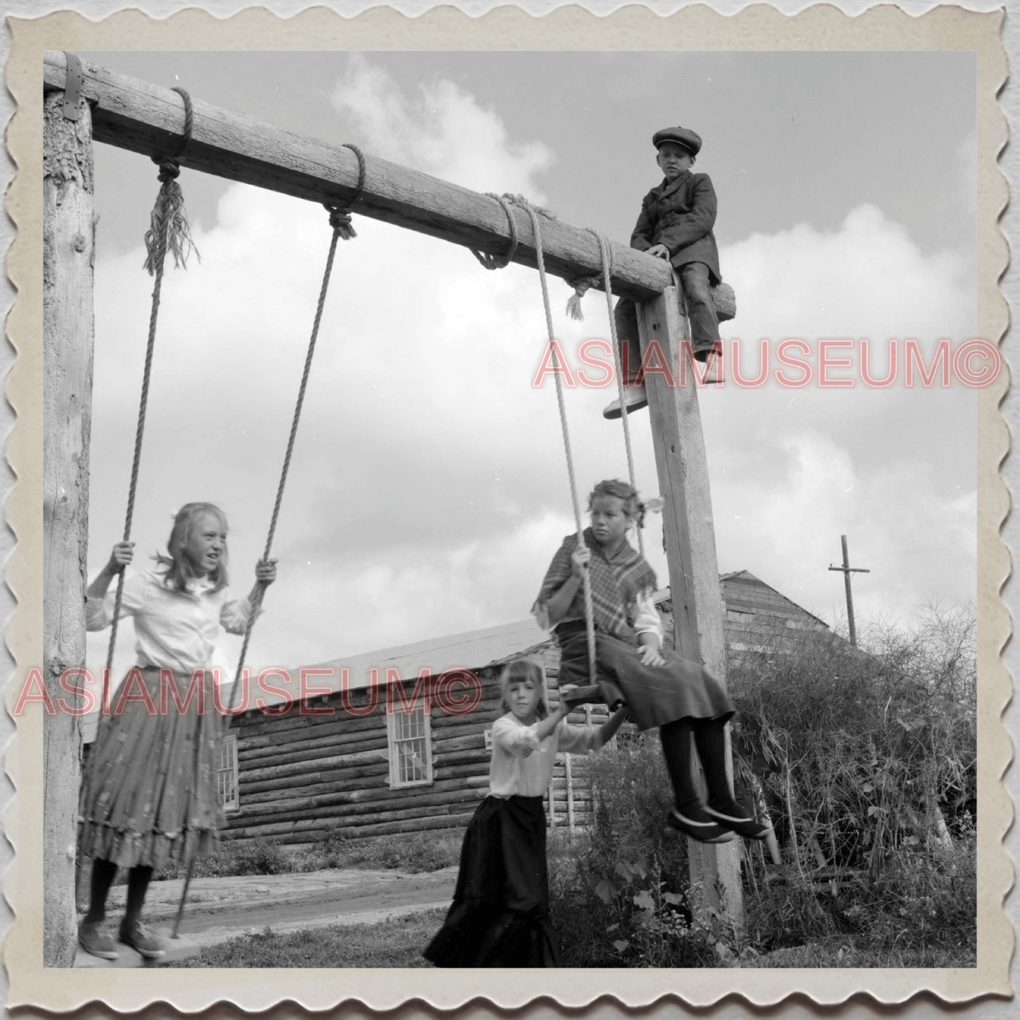 50s VIRGINIA CITY STOREY NEVADA RENO SCHOOL CHILDREN PLAY VINTAGE USA Photo 9562