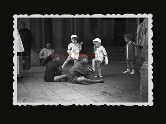 50s BRITISH COLONY BOYS CHILDREN SHOE SHINE STREET Vintage Hong Kong Photo #833