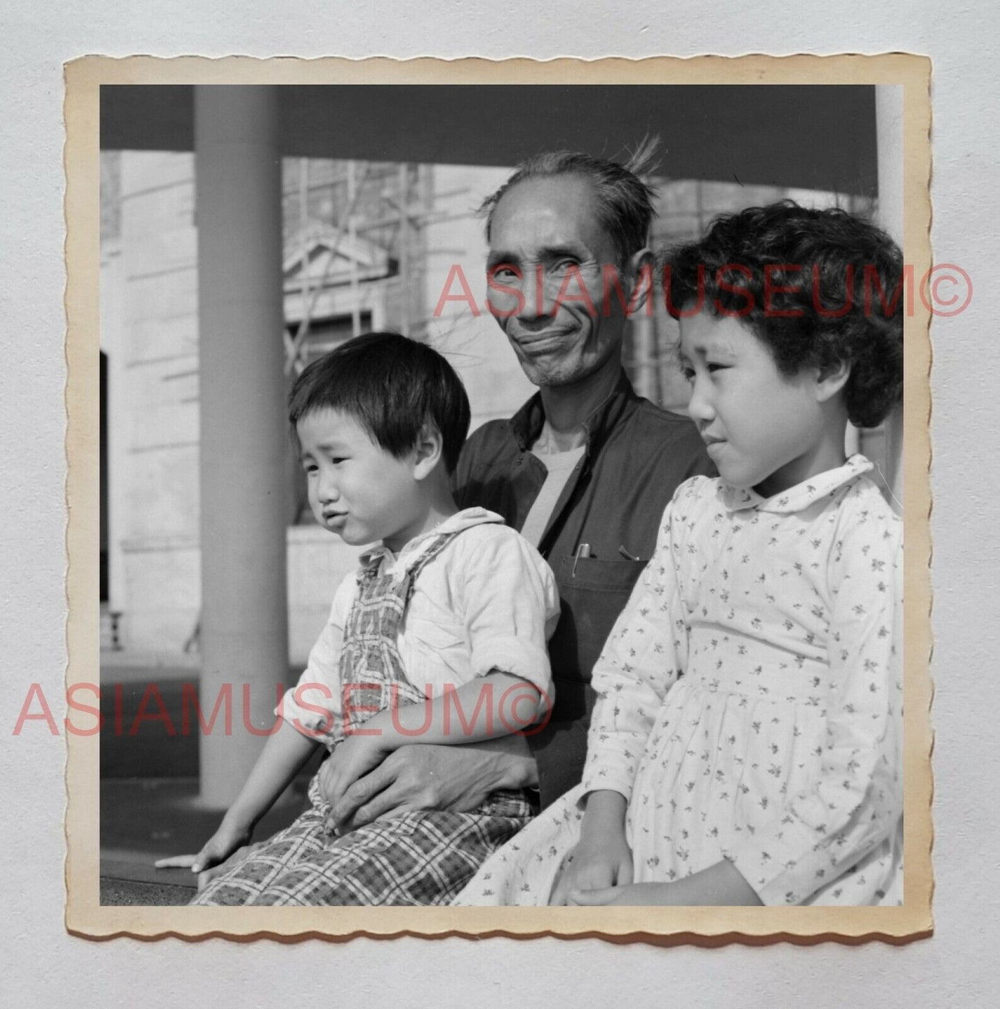 MAN CHILDREN BOY GIRL PORTRAIT CHINESE B&W Vintage Hong Kong Photo 27235 香港旧照片