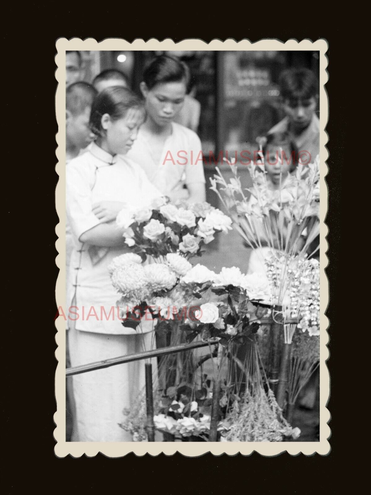 1940s Women Lady Flower Market Street Scene 香港旧照片 Vintage Hong Kong Photo #1833