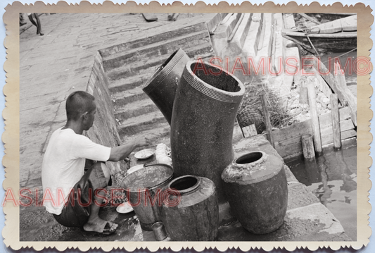 WW2 Kitchen Street Food Vendor Pier Boat Man Dishes B&W Singapore Photo 29533