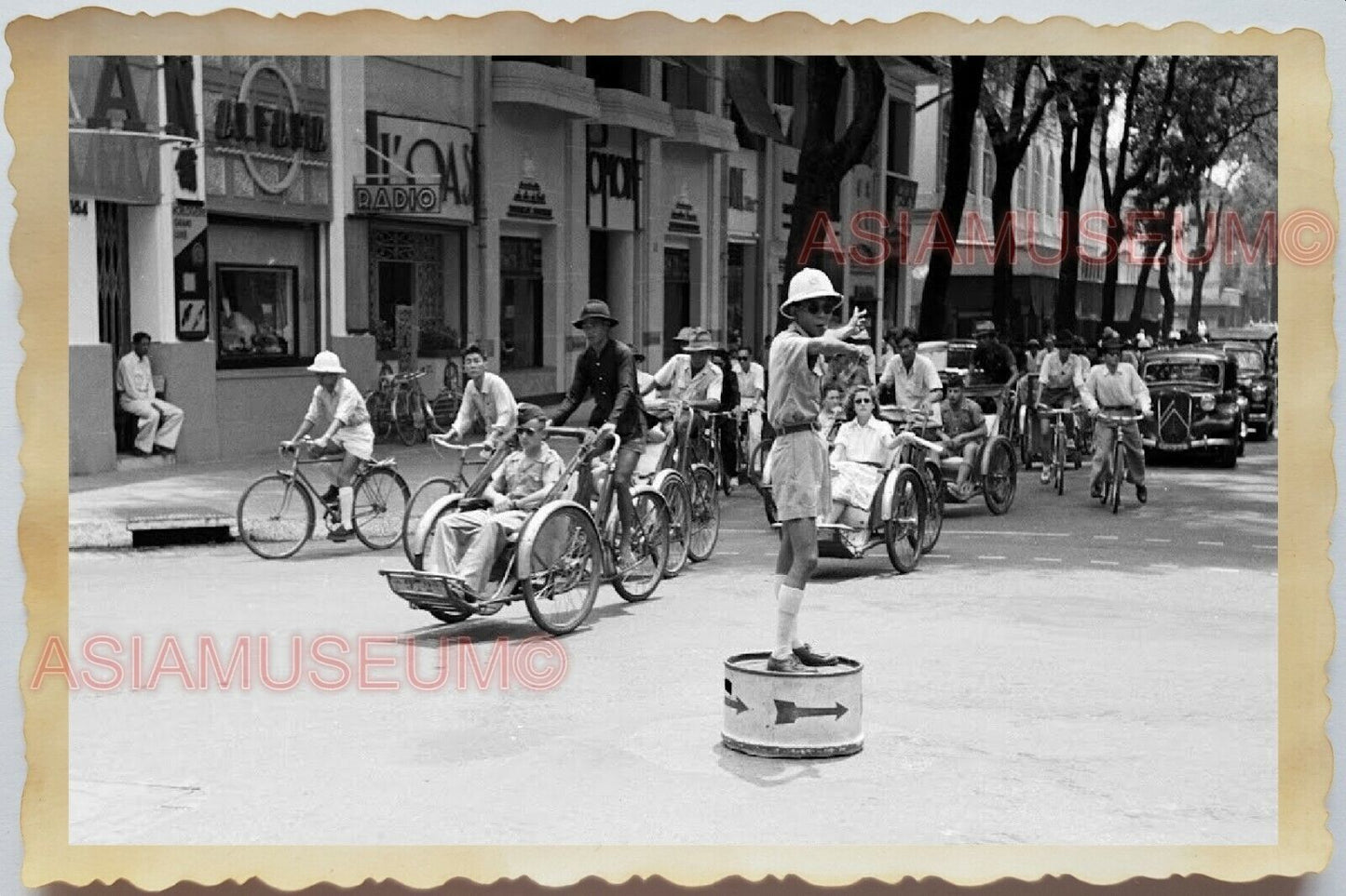 50s Vietnam War Saigon CITY TRAFFIC POLICE TRISHAW STREET CAR Vintage Photo 1284