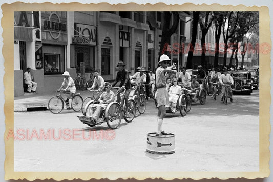 50s Vietnam War Saigon CITY TRAFFIC POLICE TRISHAW STREET CAR Vintage Photo 1284