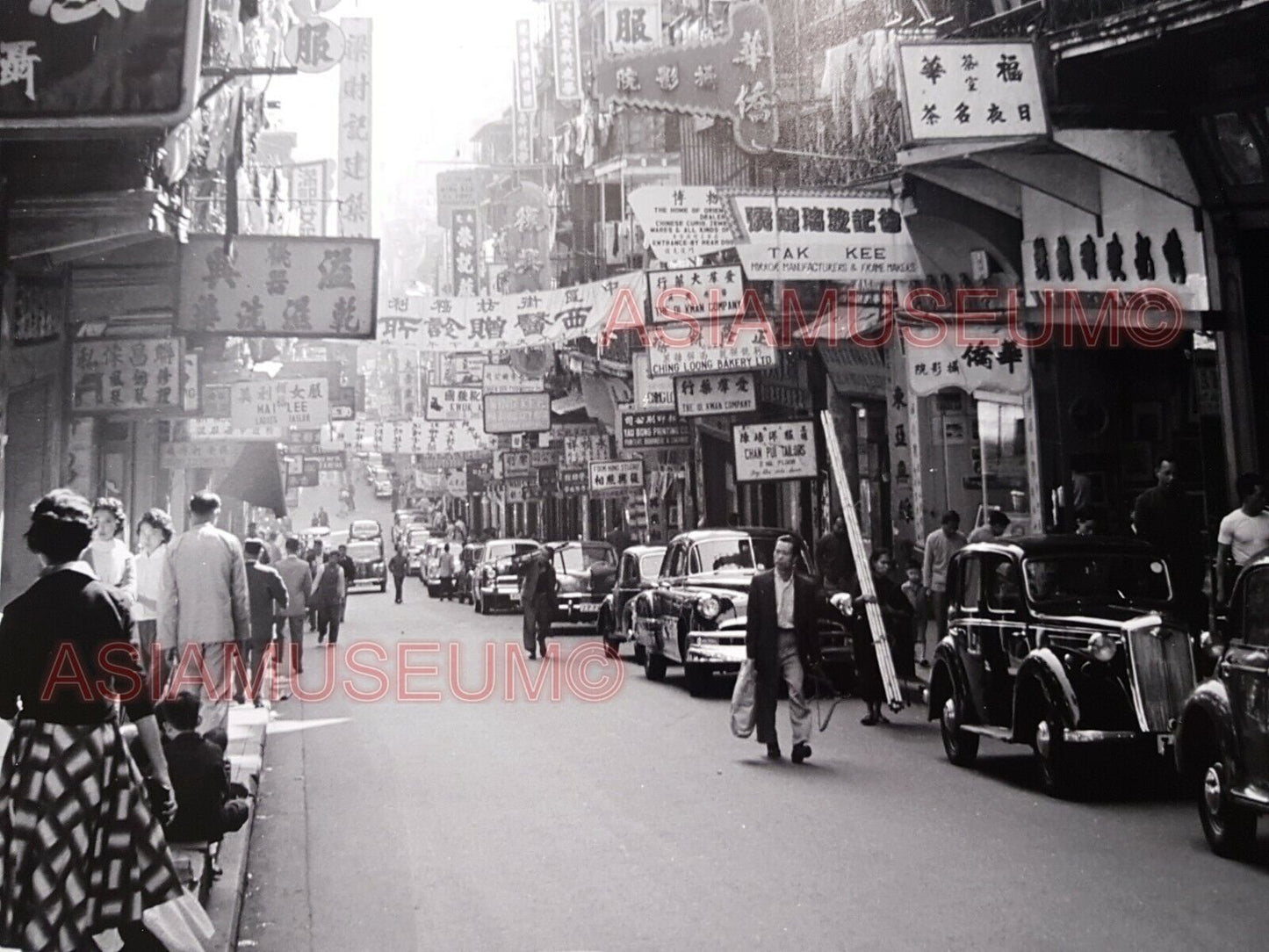 40's Large HONG KONG LADY STREET SCENE SHOPPING CAR SIGN Old Vintage Photo 香港老照片