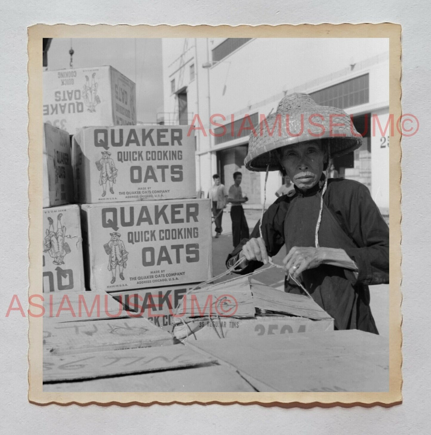 QUAKER OATS WOMEN LADY BOX HAT HARBOR PIER Vintage Hong Kong Photo 27166 香港旧照片