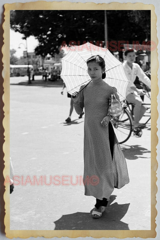 50s Vietnam SAIGON STREET SCENE WOMEN PORTRAIT DRESS LADY WAR Vintage Photo 1039