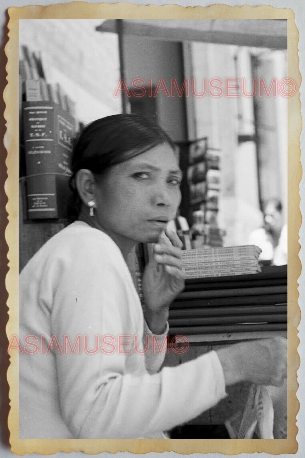 50s Vietnam SAIGON STREET SCENE WOMEN PORTRAIT BOOK STALL WAR Vintage Photo 1017