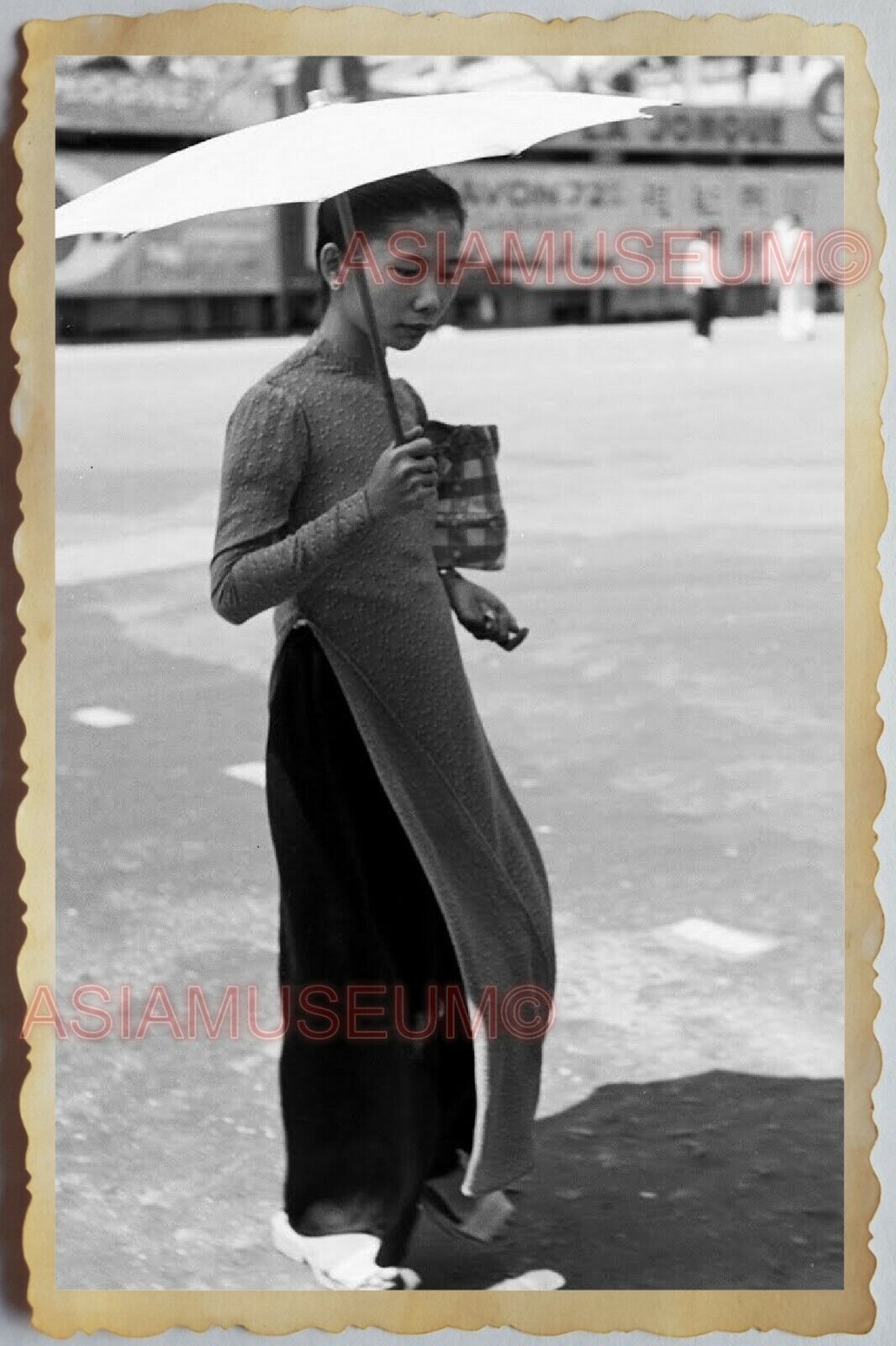 40s Vietnam War SAIGON ORIENTAL LADY STREET SCENE YOUNG GIRL Vintage Photo 1414