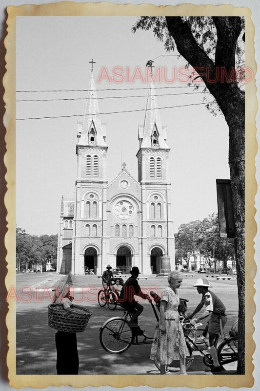 40s Vietnam War SAIGON HO CHI MINH NOTRE DAME CHURCH WOMEN Vintage Photo 1525