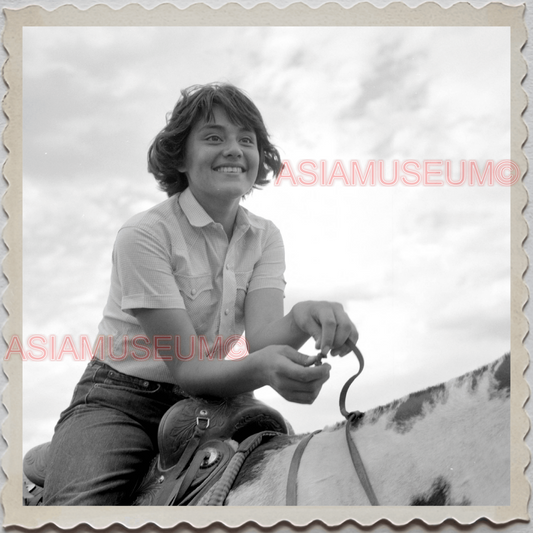 50s CROW TRIBE BIG HORN COUNTY MONTANA AGENCY GIRL HORSE VINTAGE USA Photo 12113