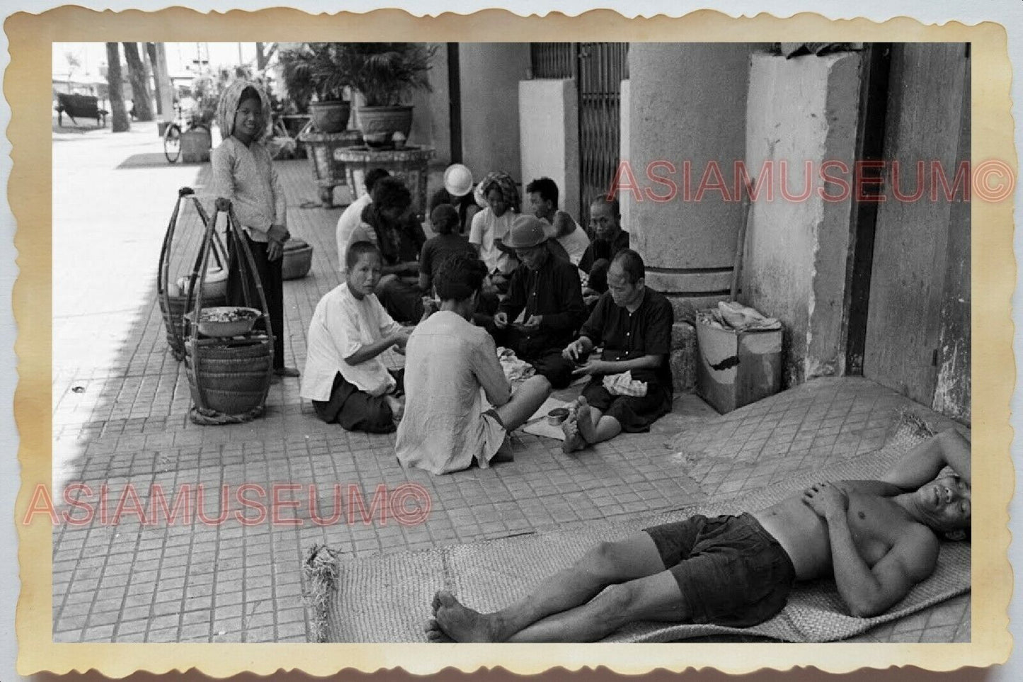 50s Vietnam SAIGON STREET LADY WOMEN TOPLESS MAN SIDEWALK OLD Vintage Photo 1408