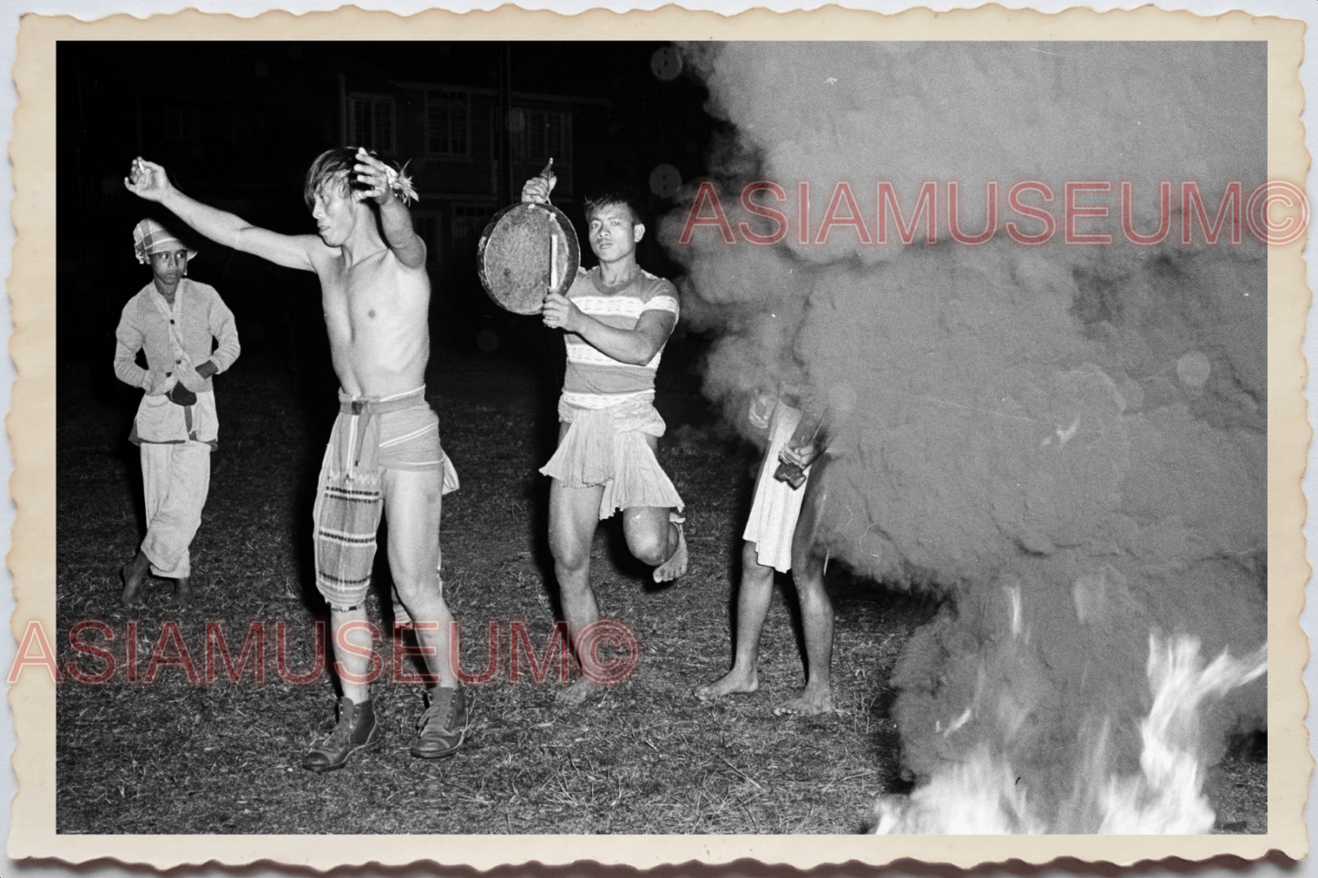 50s PHILIPPINES MOUNTAIN TRIBE CAMP TATTOO WOMEN MEN DANCE Vintage Photo 24207