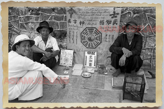 50s Vietnam War Saigon Ho Chi Minh Street Fortune Teller Man Vintage Photo #767