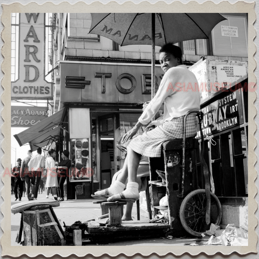 50s HARLEM MANHATTAN NEW YORK CITY SHOE SHINE SIDEWALK VINTAGE USA Photo 8465