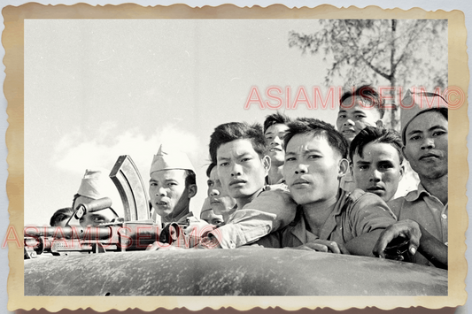 40s WW2 Vietnam GUERILLA ARMY SOLDIER WAR TRUCK MACHINE GUN Vintage Photo 29638