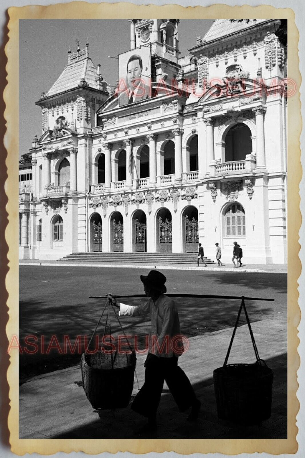 40s Vietnam War SAIGON CITY HALL BUILDING STREET FOOD VENDOR Vintage Photo 1206