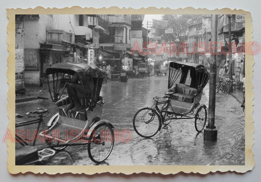 1940s Calcutta STREET SCENE RAINING TRICYCLE SHOP WW2 Vintage INDIA Photo #1115