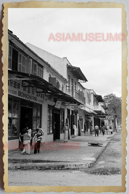 50s Vietnam SAIGON STREET SCENE SHOP STORE WOMEN LADY SIDEWALK Vintage Photo 559