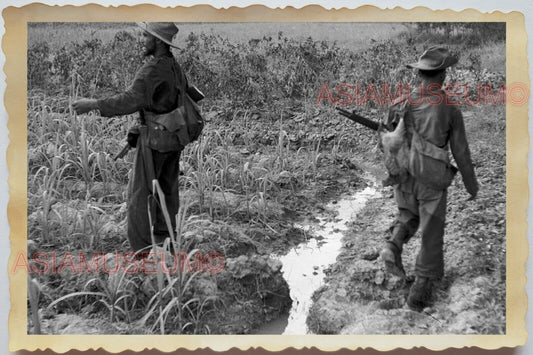 50s Vietnam SAIGON USA FRENCH ARMY SOLDIER PATROL VILLAGE GUN Vintage Photo 1482