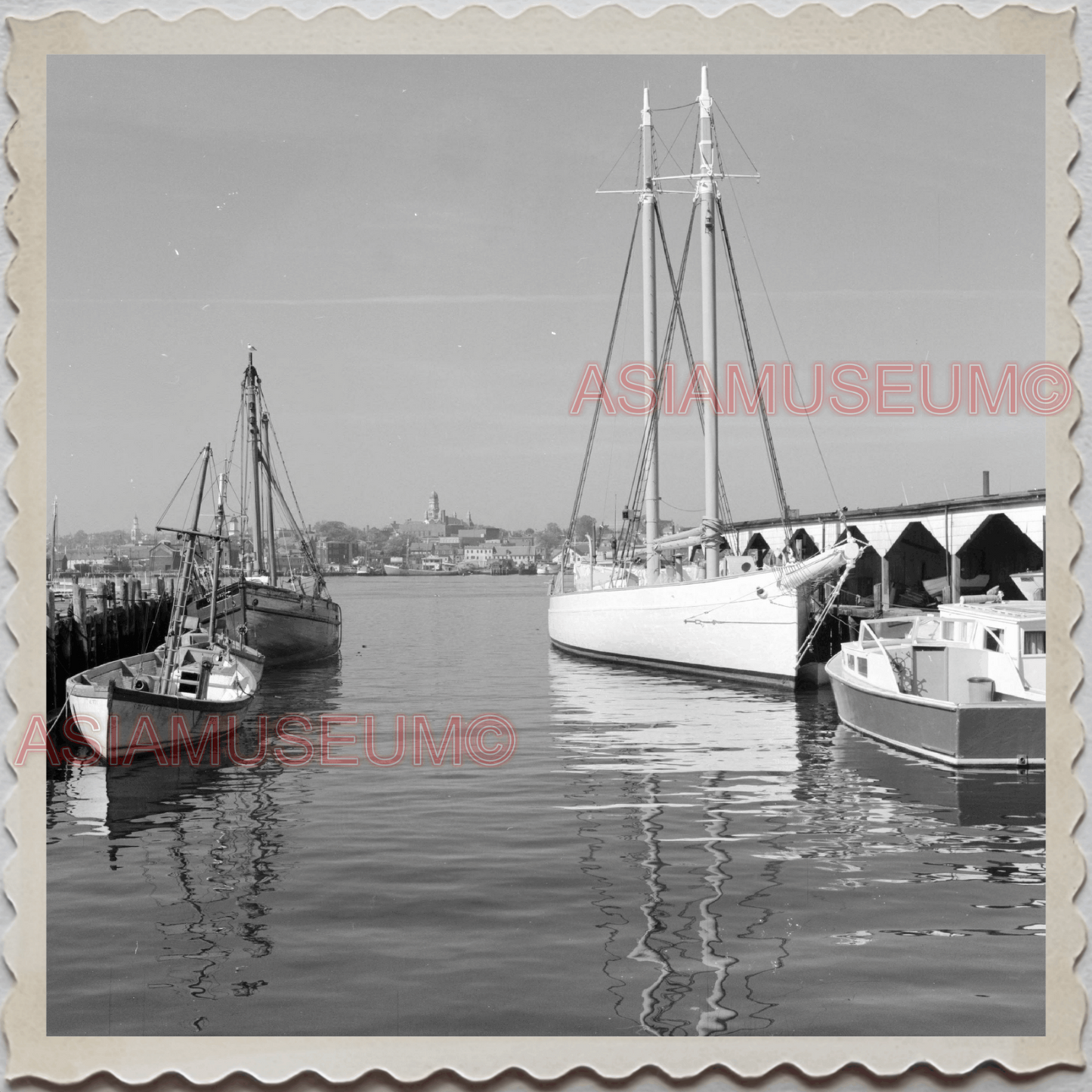 50s GLOUCESTER HARBOR ESSEX MASSACHUSETTS BOAT DOCKED SEA US OLD USA Photo 9290