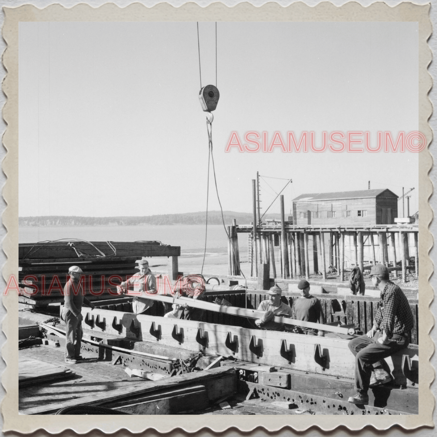 40s ALASKA ANCHORAGE DOCK BOAT MAN USA OLD AMERICA UNITED STATES Photo S12287