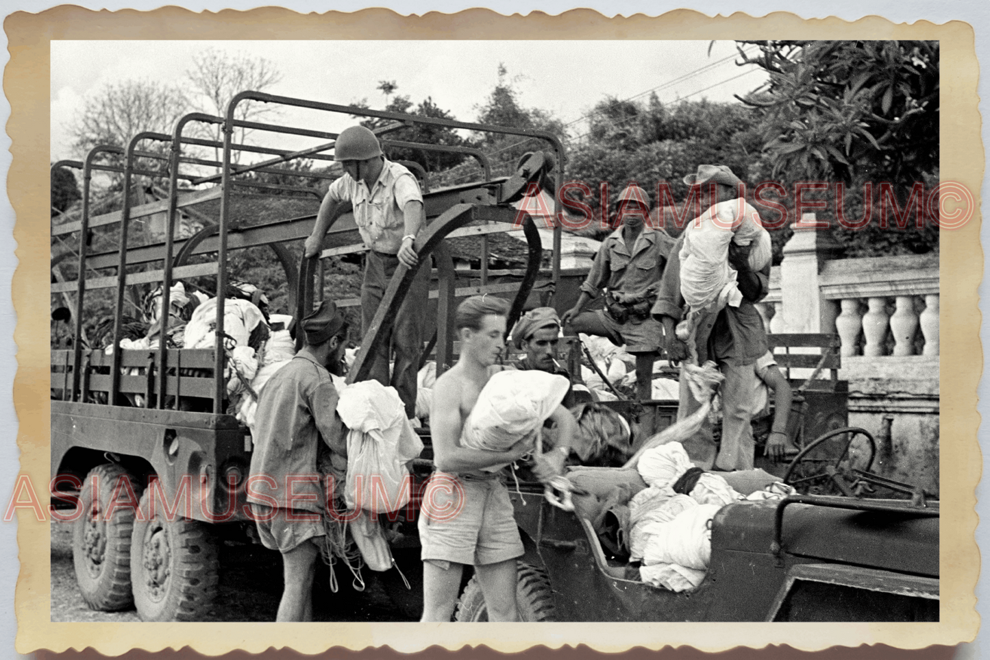 40s WW2 Vietnam ARMY SOLDIER PARACHUTE TRUCK TOPLESS JEEP ii Vintage Photo 26585