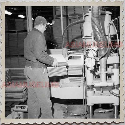 50s SUNBURY NORTHUMBERLAND PENNSYLVANIA LUMBER MILL MAN VINTAGE USA Photo 8738