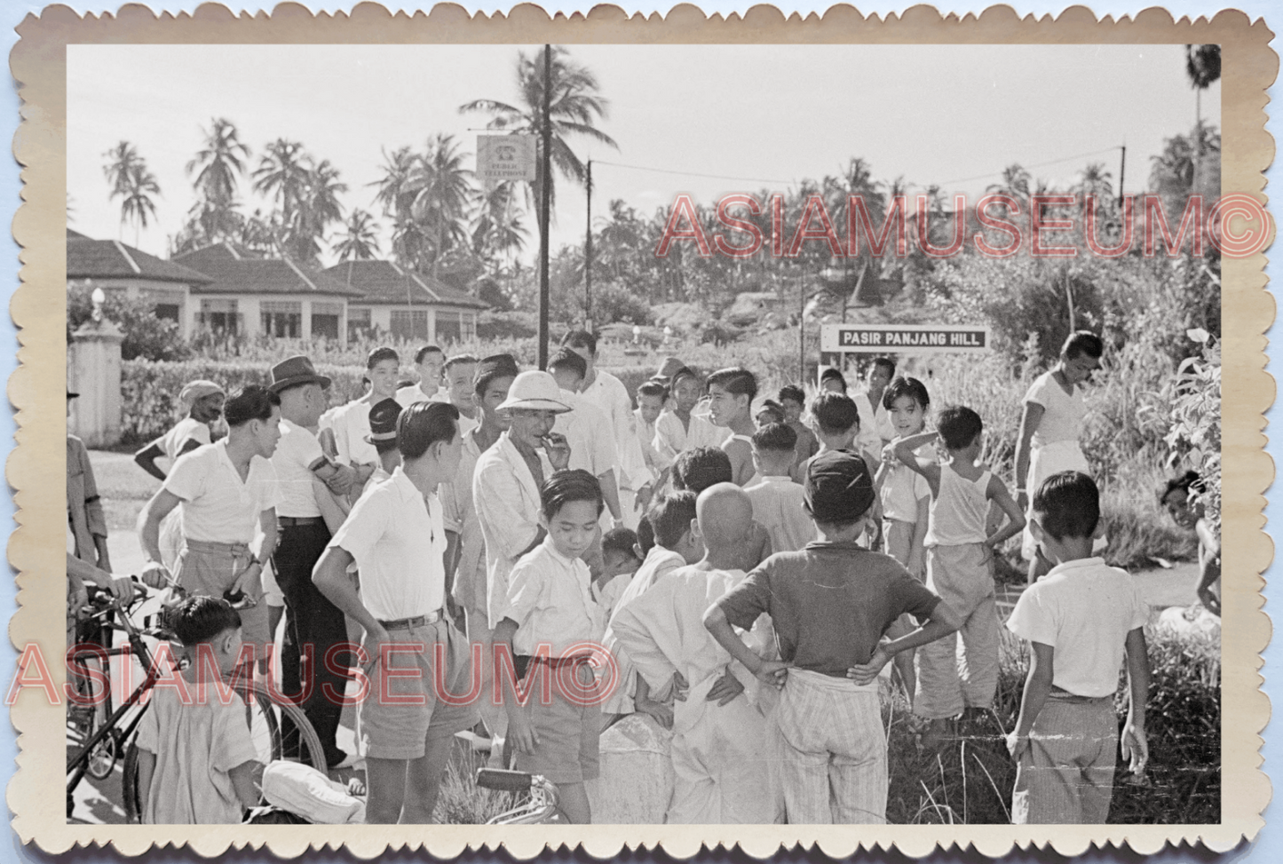 WW2 Group Men Boys Gathering Pasir Panjang Hill Vintage Singapore Photo 18712