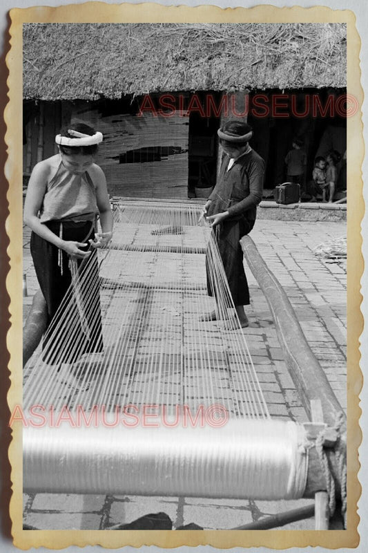 40s Vietnam War SAIGON VILLAGE WOMEN YOUNG LADY KNITTING HUT Vintage Photo 1226