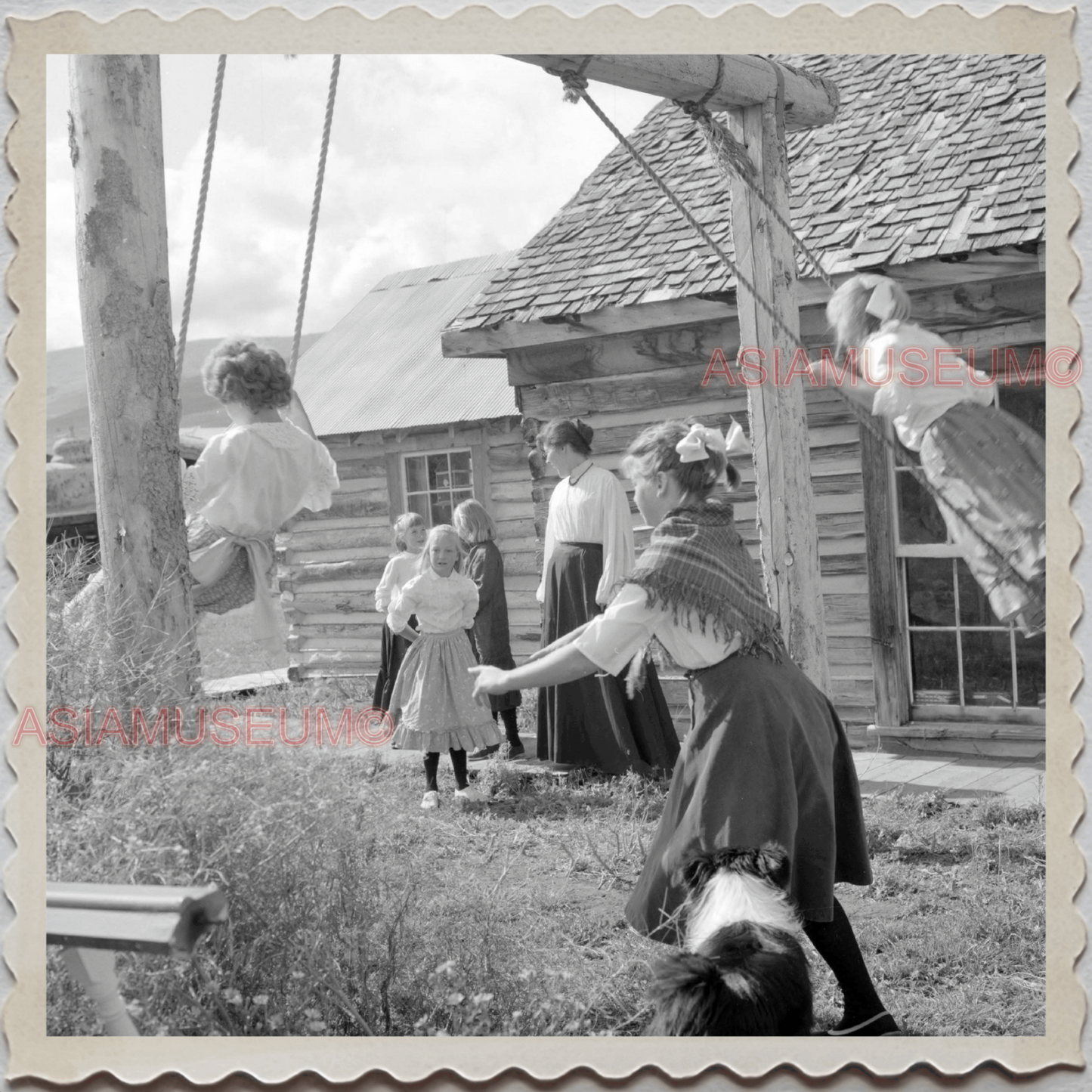 50s VIRGINIA CITY STOREY NEVADA RENO SCHOOL CHILDREN PLAY VINTAGE USA Photo 8382