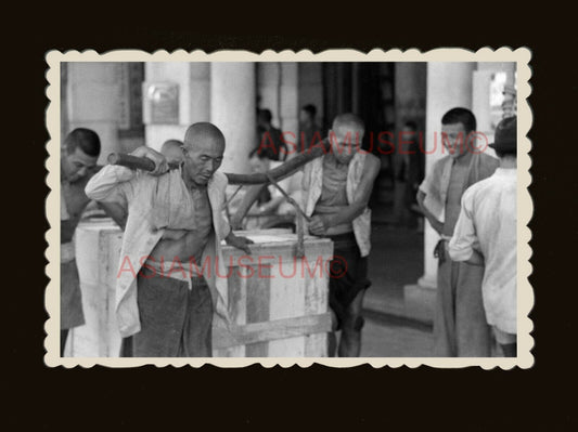 1940s COOLIE LABOR YOKE CARRY CRATE CARGO WW2 BOMB Vintage Hong Kong Photo #1740