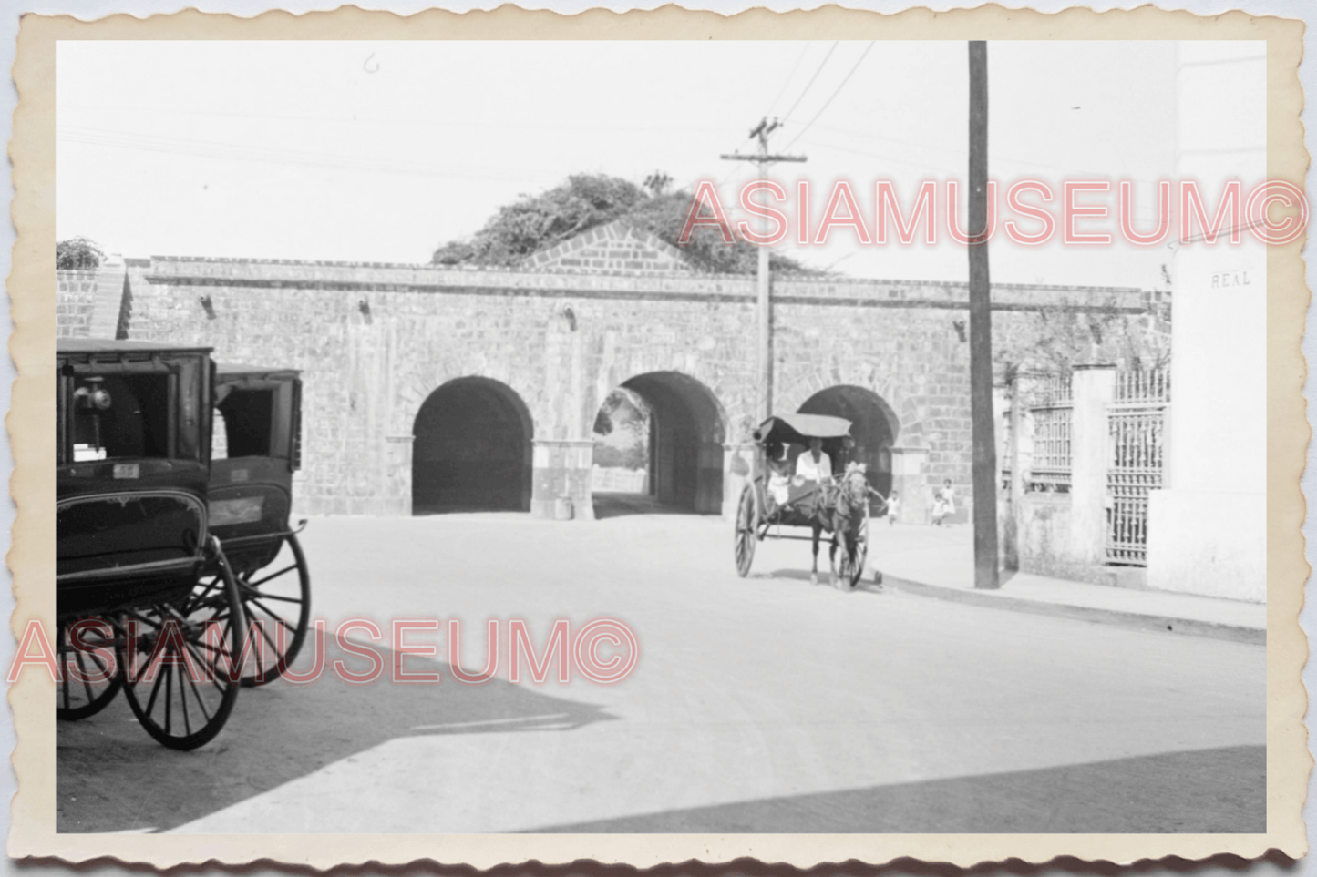 50s PHILIPPINES LUZON MANILA FORTRES GATE CHARIOT HORSE WALL Vintage Photo 29365