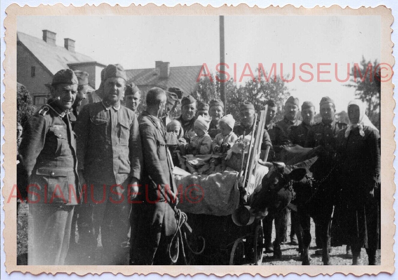 WWii D-DAY NORMANDY EUROPE WAR ARMY CART Battlefield VILLAGE BABY War Photo A120